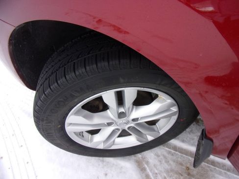 Used 2013 Nissan Rogue SV image 4