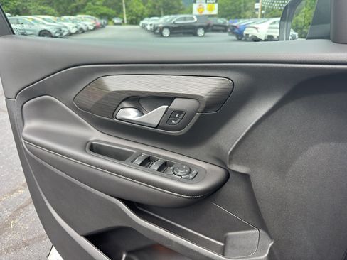 Used 2022 GMC Terrain SLE w/ Driver Convenience Package FWD image 10