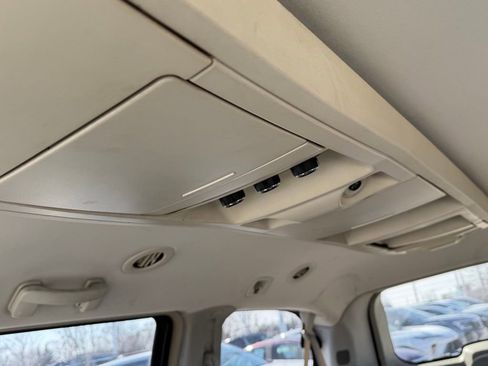 Used 2008 Chrysler Town & Country Touring FWD image 27