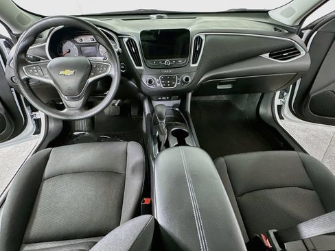Used 2025 Chevrolet Malibu LT FWD image 16