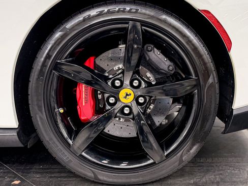Used 2020 Ferrari Portofino RWD image 11