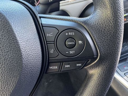 Used 2025 Toyota RAV4 XLE AWD/4WD image 21