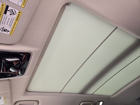 Used 2017 Land Rover Range Rover Sport SVR image 24