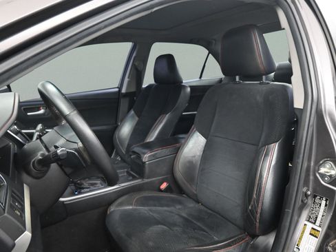 Used 2015 Toyota Camry XSE w/ Moonroof Package image 32