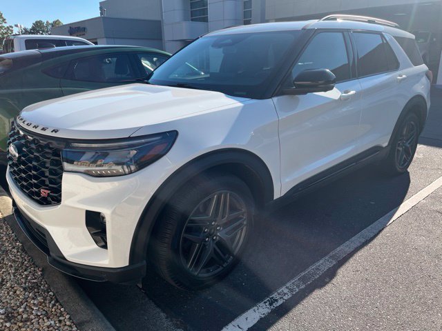Used 2025 Ford Explorer ST AWD/4WD image 1