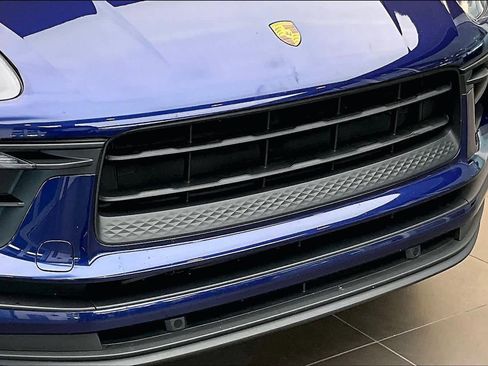 Used 2022 Porsche Macan w/ Premium Package Plus image 32