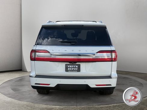 Used 2020 Lincoln Navigator L Reserve w/ Equipment Group 208A Reserve AWD/4WD image 6