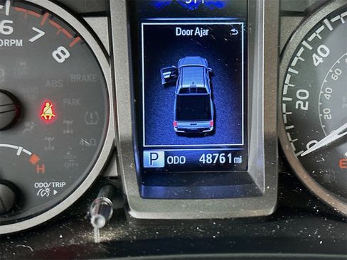 Used 2019 Toyota Tacoma TRD Off-Road image 12