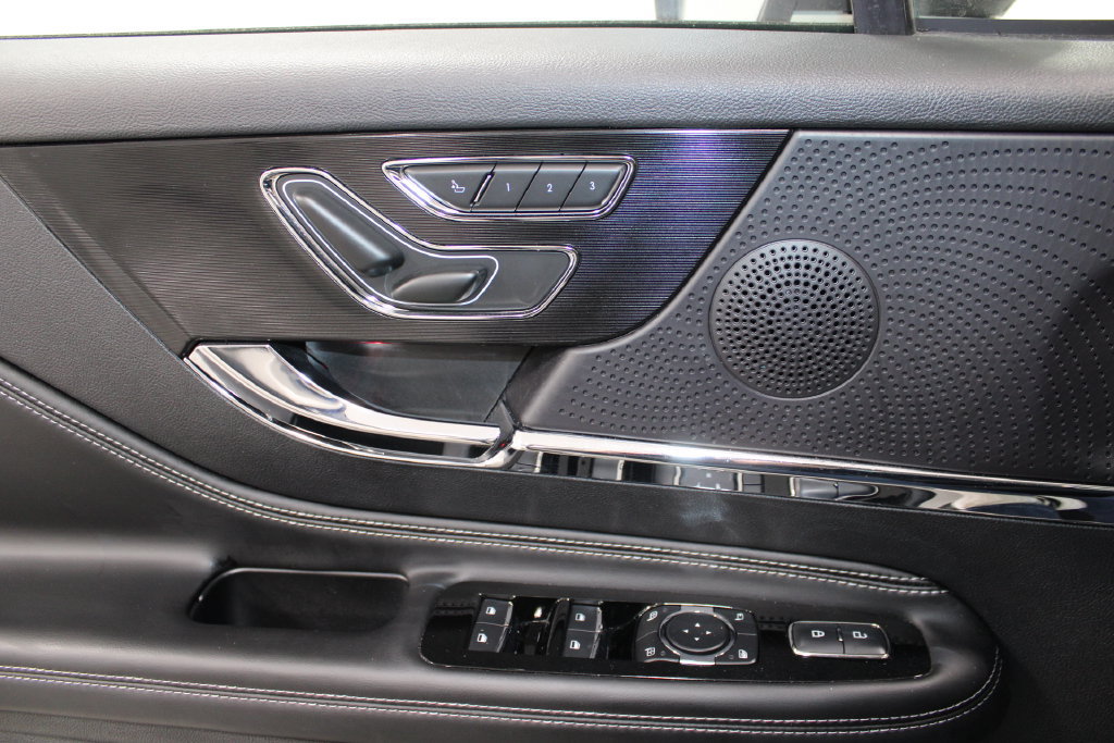 Used 2023 Lincoln Corsair AWD w/ Equipment Group 101A image 34