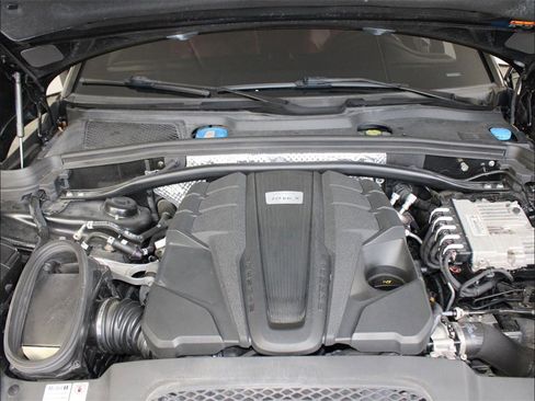 Used 2019 Porsche Macan S image 42