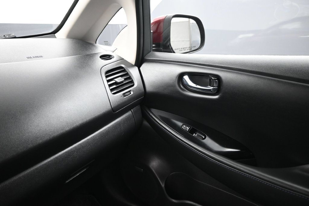 Used 2016 Nissan Leaf SL w/ Premium Package FWD image 9