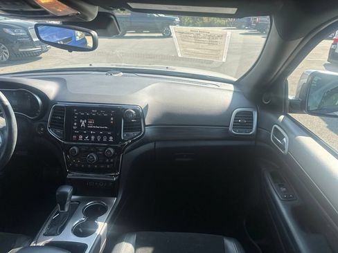 Used 2021 Jeep Grand Cherokee Laredo X AWD/4WD image 11