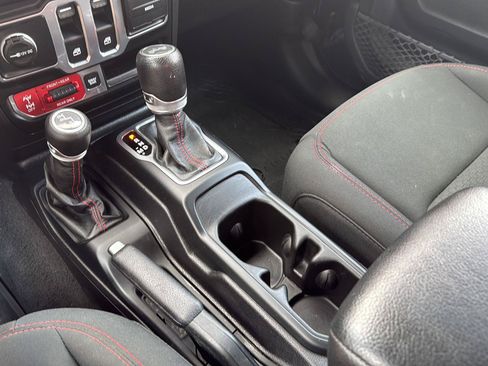 Used 2020 Jeep Wrangler Rubicon w/ Cold Weather Group AWD/4WD image 19