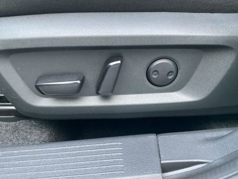 Used 2025 Nissan Rogue SV image 21