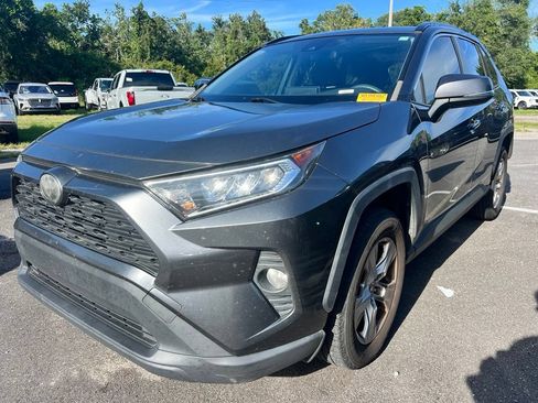 Used 2019 Toyota RAV4 XLE FWD image 2