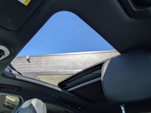 Certified 2024 Porsche Macan image 27