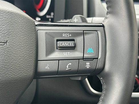 Used 2025 Nissan Rogue SL image 29