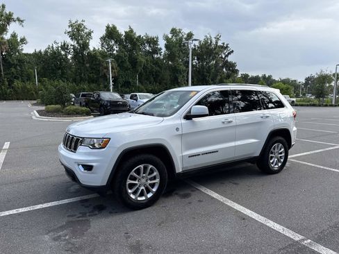 Used 2021 Jeep Grand Cherokee Laredo w/ Security & Convenience Group AWD/4WD image 7