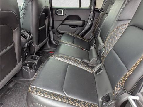 Used 2023 Jeep Gladiator Overland AWD/4WD image 25