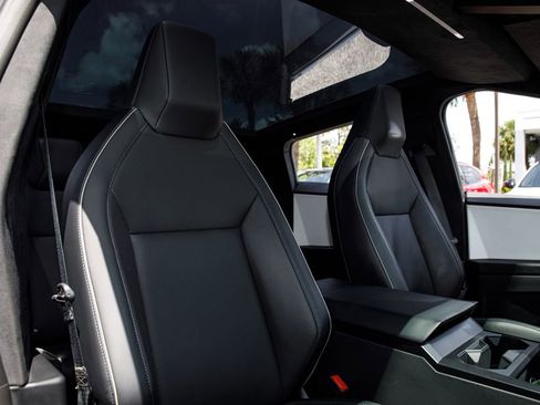 Used 2024 Tesla Cybertruck AWD Crew Cab image 11
