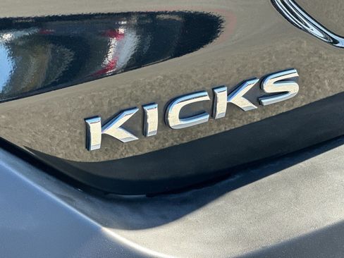 Used 2019 Nissan Kicks SV image 27