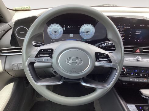 Used 2024 Hyundai Elantra SEL FWD image 17