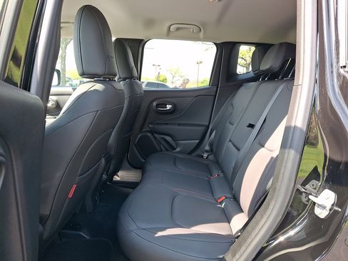 Certified 2022 Jeep Renegade Trailhawk AWD/4WD image 10