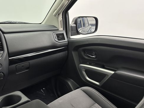 Used 2023 Nissan Titan SV image 23