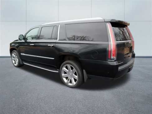 Used 2019 Cadillac Escalade ESV Luxury image 3