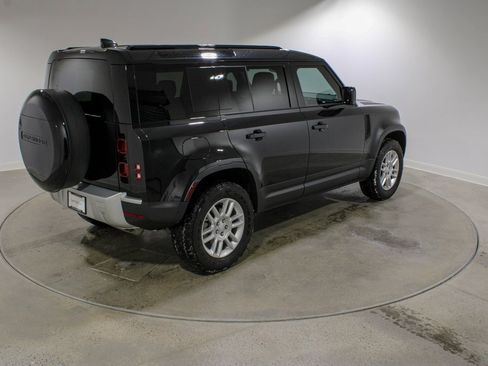 Used 2025 Land Rover Defender 110 S image 5