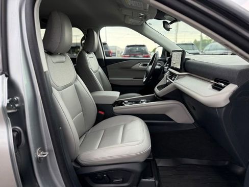 Used 2025 Ford Explorer Active w/ Active Comfort Package AWD/4WD image 17