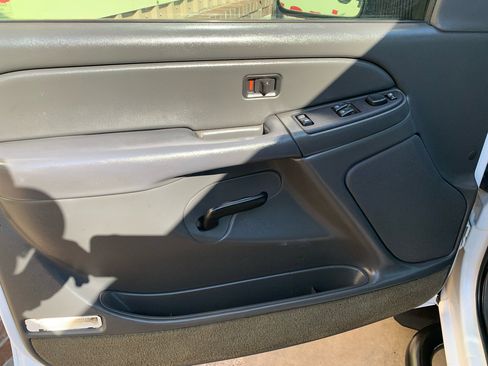 Used 2005 GMC Sierra 2500 SLE image 21