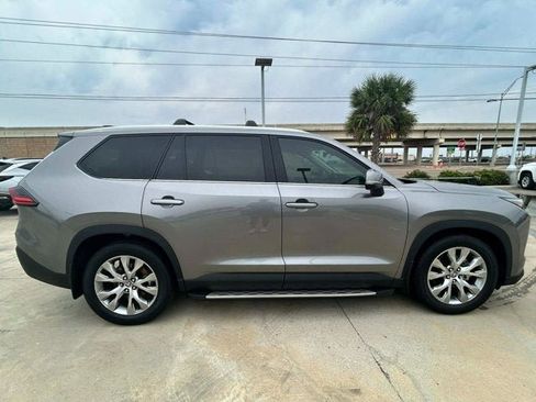 Used 2025 Toyota Grand Highlander FWD image 4