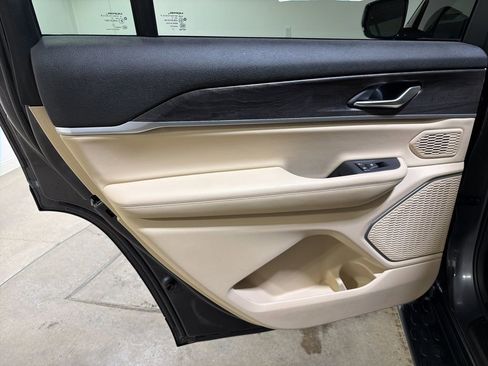 Used 2022 Jeep Grand Cherokee L Limited image 20