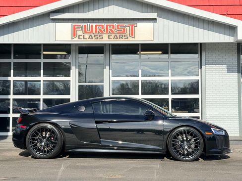Used 2018 Audi R8 V10 w/ Black Optic Package image 2