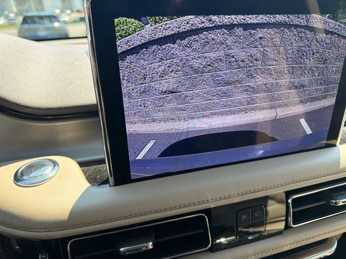 Used 2022 Lincoln Aviator AWD w/ Premium Package image 10