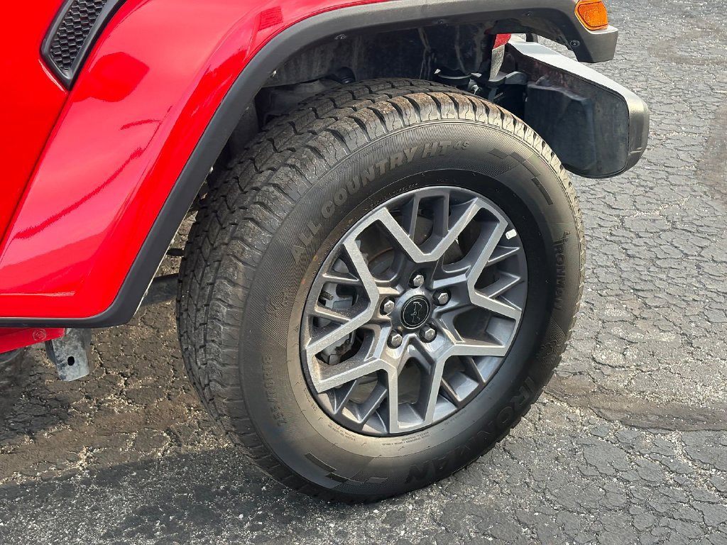 Used 2025 Jeep Wrangler Unlimited Sahara AWD/4WD image 8