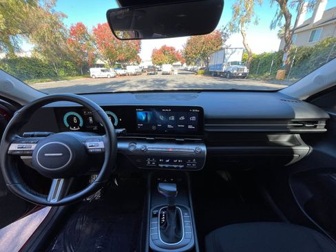 Used 2025 Hyundai Kona SEL image 33