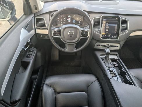 Used 2018 Volvo XC90 T6 Momentum w/ Convenience Package AWD/4WD image 3