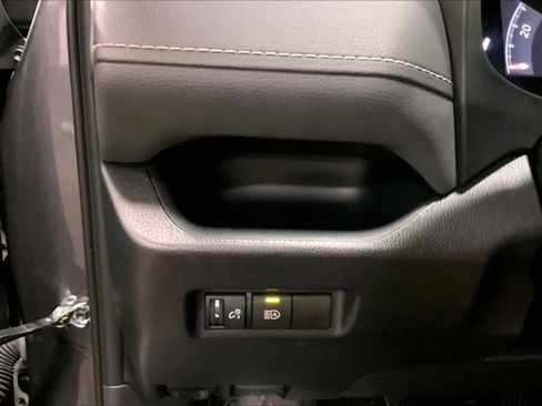 Used 2025 Toyota RAV4 XLE AWD/4WD image 35