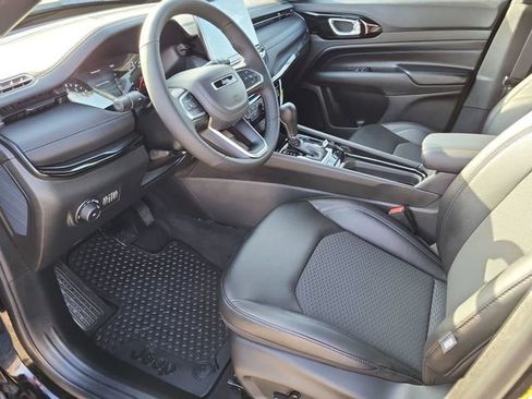 New 2026 Jeep Compass Latitude image 13