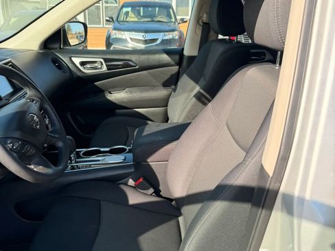 Used 2017 Nissan Pathfinder S image 10