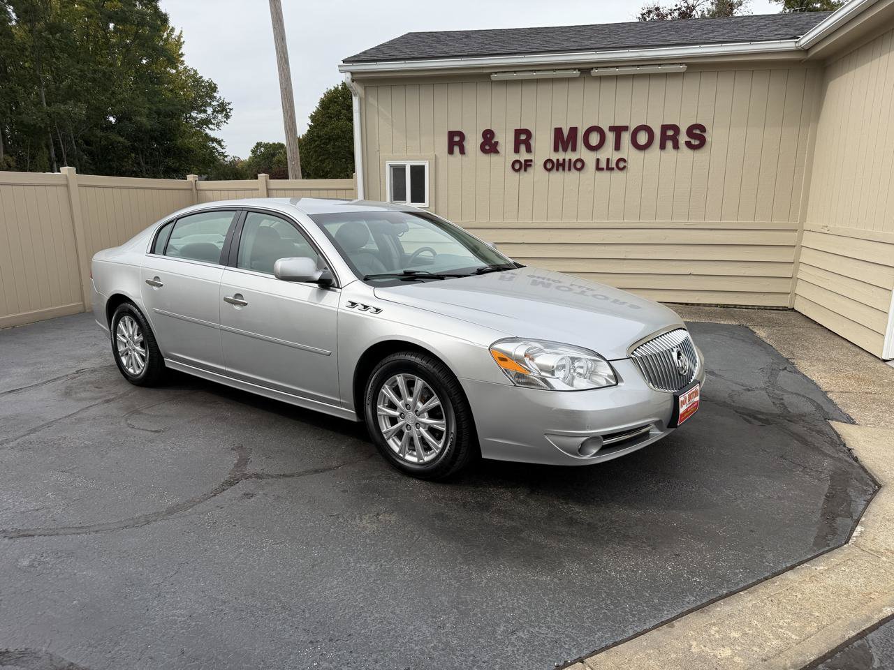 Used 2010 Buick Lucerne CXL FWD image 1