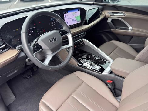Certified 2025 Audi Q5 Premium AWD/4WD image 13
