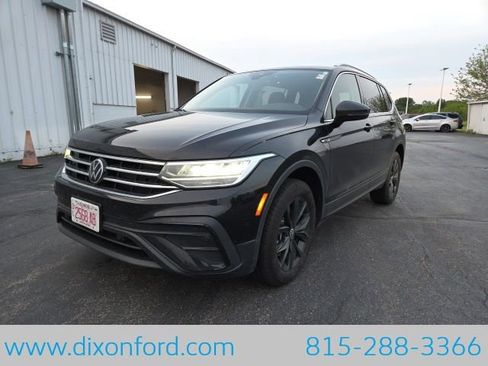 Used 2024 Volkswagen Tiguan SE AWD/4WD image 1