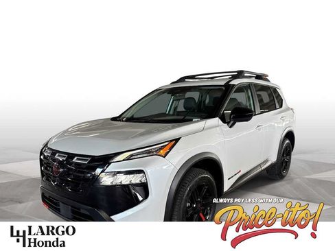 Used 2025 Nissan Rogue SV AWD/4WD image 1