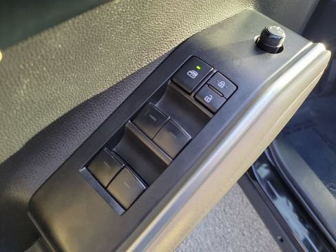 Used 2024 Toyota Highlander XLE AWD/4WD image 14