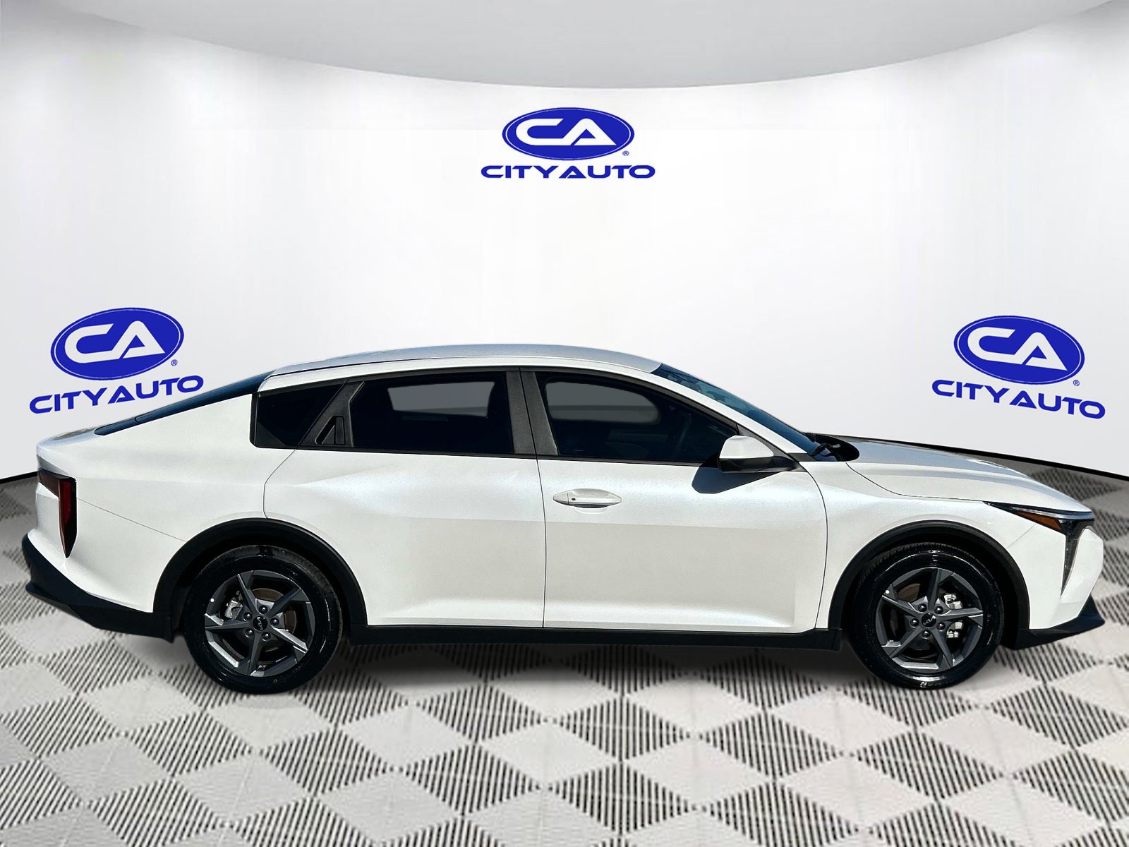 Used 2025 Kia K4 FWD image 2