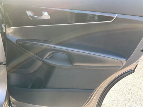 Used 2019 Kia Sorento LX image 37