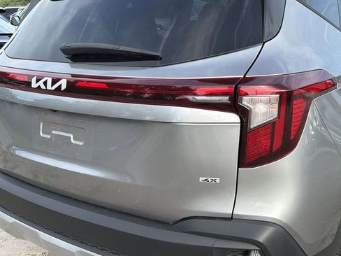 Certified 2025 Kia Seltos LX AWD/4WD image 11
